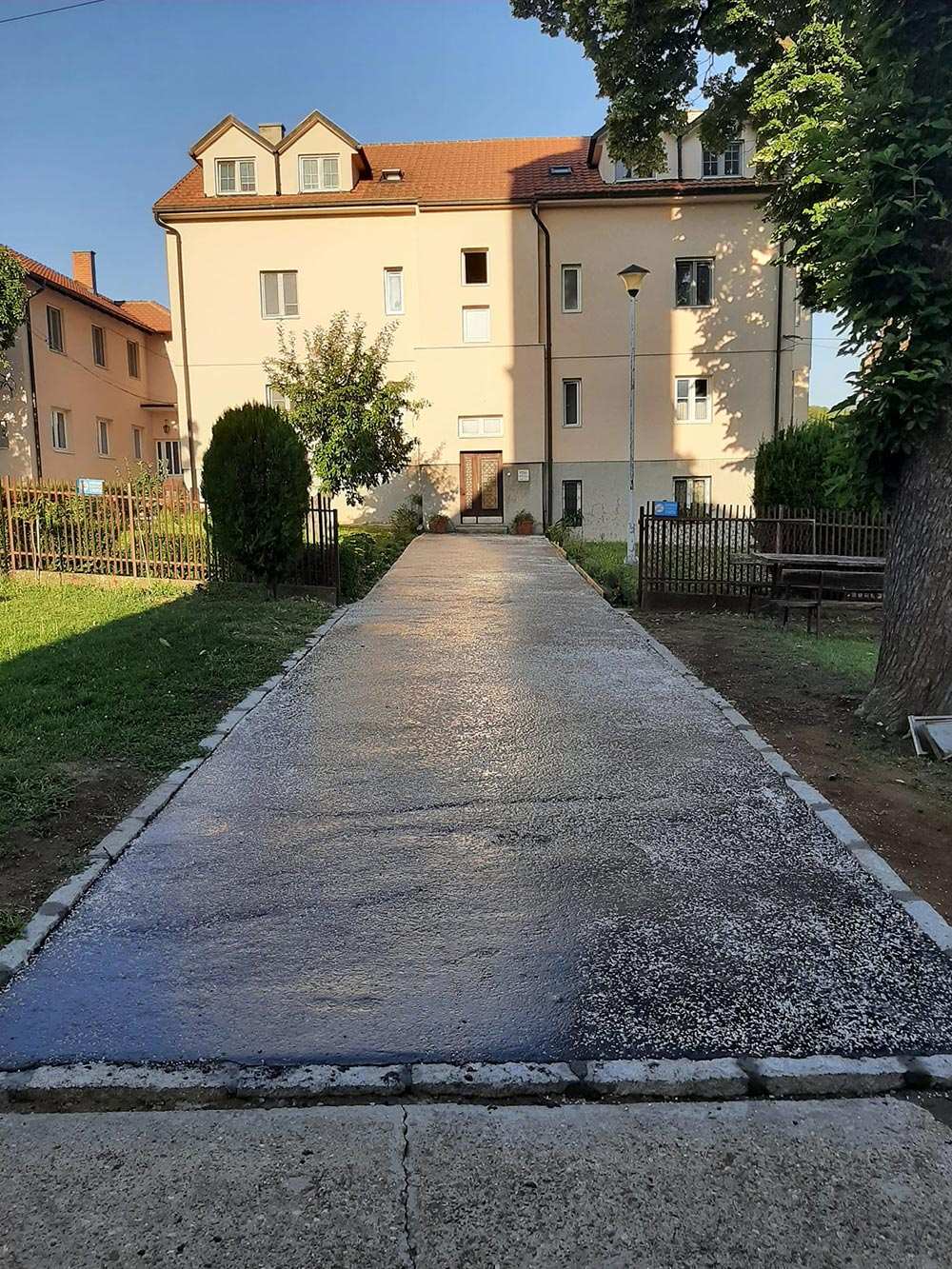 Uredjenje staza oko manastira Rajinovac 2