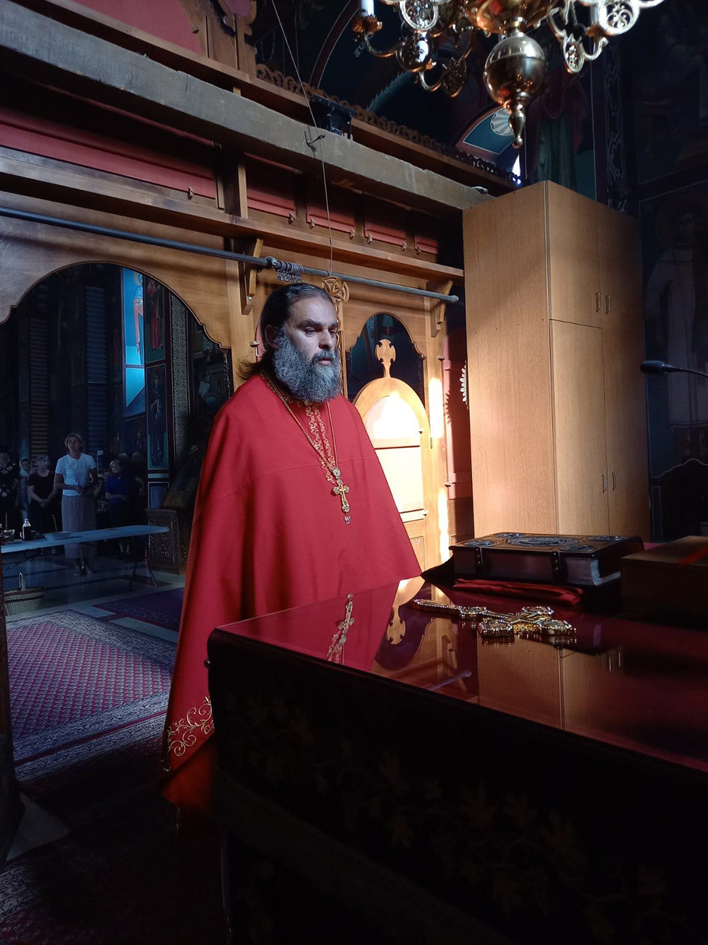 Arhimandrit Serafim na sluzbi u Manastiru